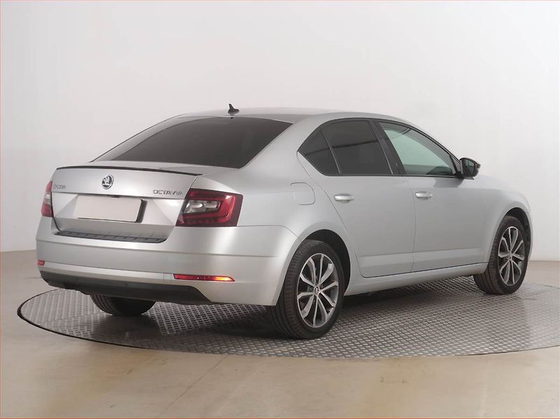 Škoda Octavia (2019) 1.5 TSI, Automat, Tempomat - fotka 5 z 19