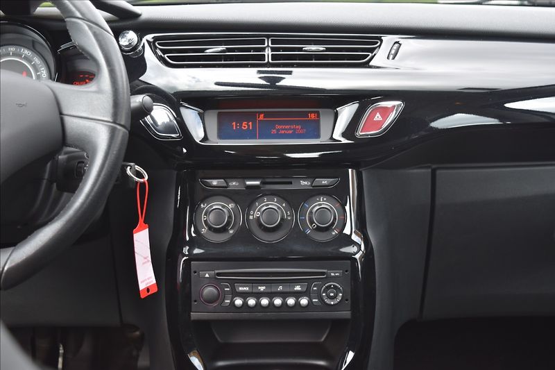 Citroën C3 1,1 i 44KW PO SERVISE NOVÁ STK - fotka 17 z 40