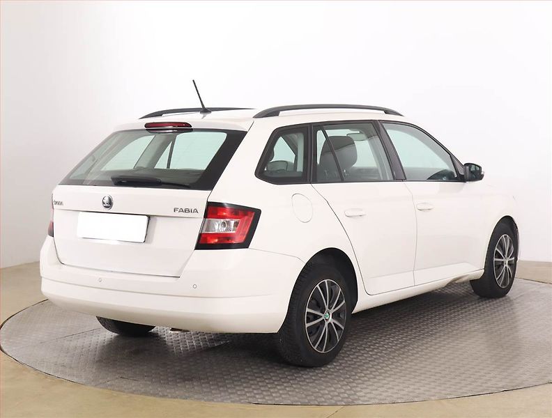 Škoda Fabia (2016) 1.4 TDI, nová STK, zamluveno - fotka 5 z 15