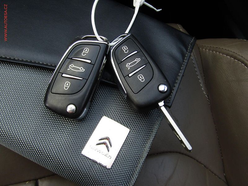 DS Automobiles DS4 (2012) 2.0 HDi, Navi, kůže - fotka 20 z 20