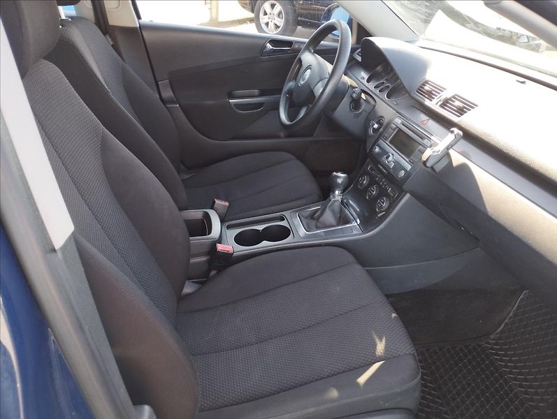 Volkswagen Passat 2,0 TDi 103KW - fotka 8 z 15
