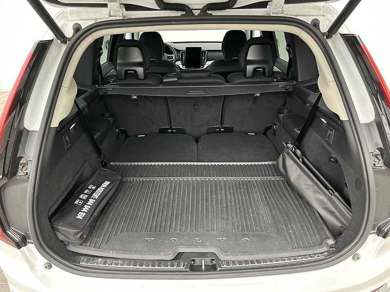 Volvo XC90 2.0 B5 4x4 . - fotka 23 z 26