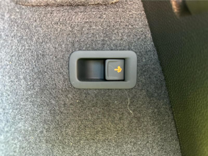 Škoda Karoq 1,5 TSI / 110 kW Top Selection - fotka 16 z 24