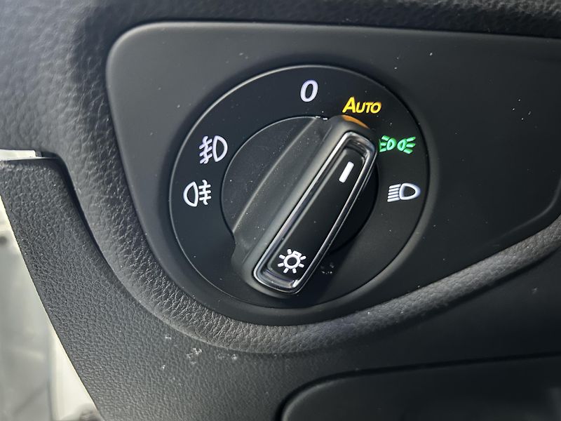 Volkswagen Touran (2023) 2.0TDi Highline LED Kamera TZ - fotka 24 z 35