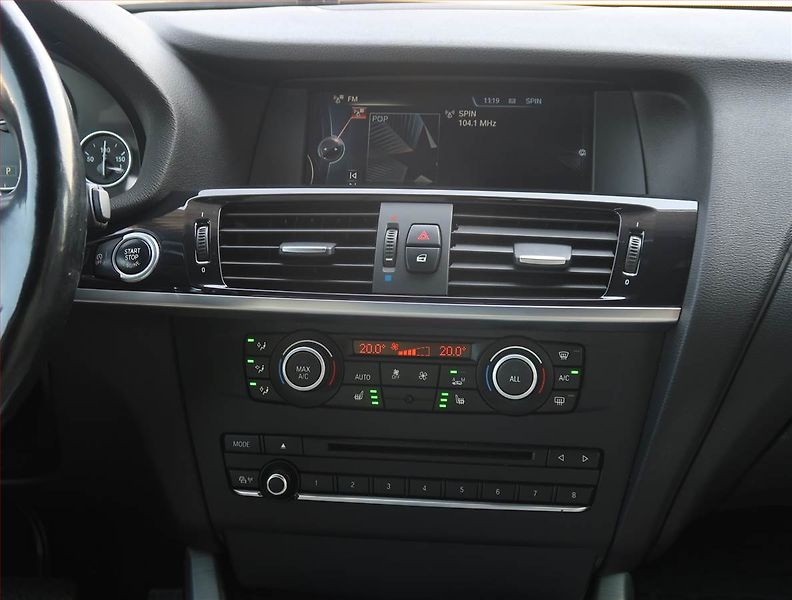 BMW X3 (2014) xDrive30d, 4X4, Automat, Kůže - fotka 12 z 21