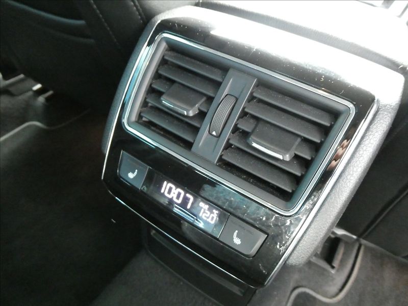 Škoda Superb 2,0 TDi STYLE DSG, 2x kola, ČR - fotka 31 z 43