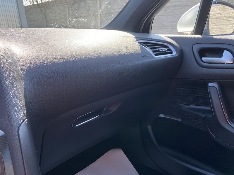 Citroën DS4 1.6i 16V 120PS EXCLUSIVE TOP!! - fotka 159 z 160