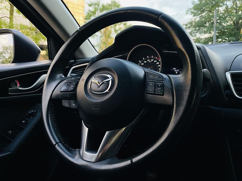 Mazda 3 2.0i MANUÁL VÝHŘEV SENZORY LED - fotka 31 z 40