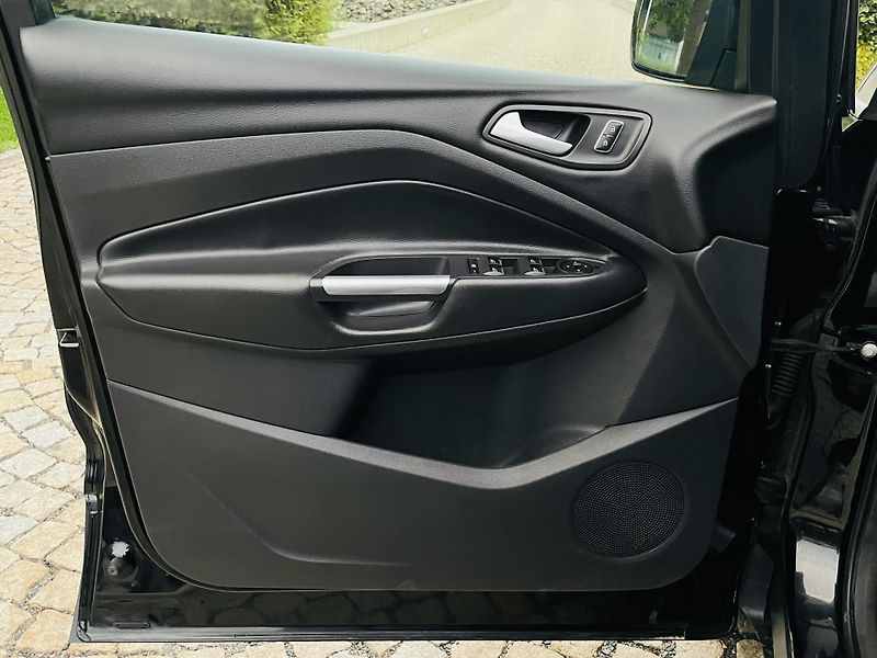 Ford Kuga 2.0TDCi 4x4 MAN TAŽNÉ VÝHŘEV - fotka 31 z 44