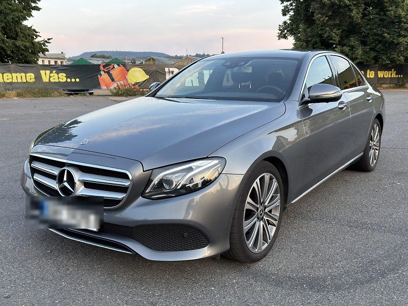Mercedes-Benz Třídy E (2018) ODPOČTOVÝ Mercedes-Benz E 220d - fotka 4 z 15