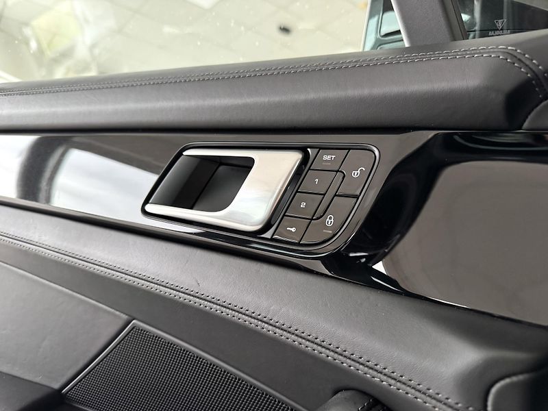 Porsche Panamera 4S 324kW*Chrono*Webasto*Panora - fotka 37 z 47