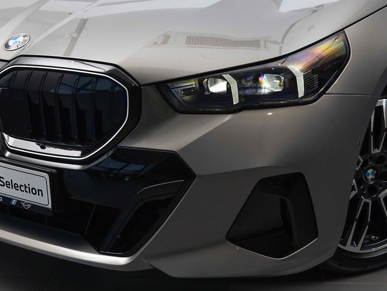 BMW Řada 5 540d xDrive Touring - fotka 7 z 22