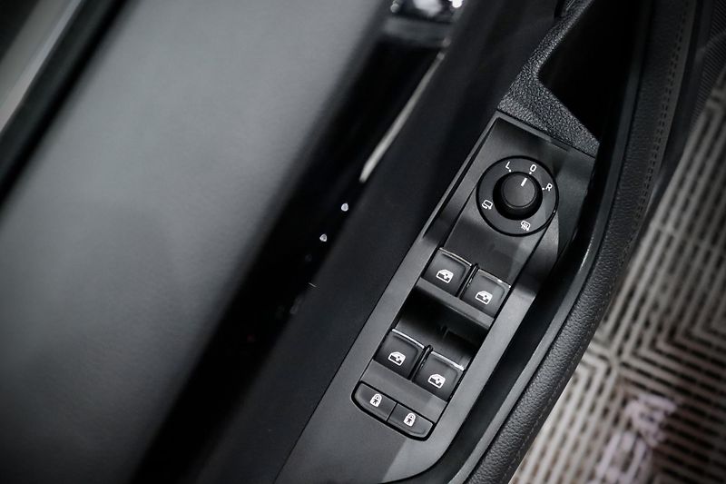 Škoda Superb 3 FL 2.0 TSI 140 kW DSG L&K - fotka 18 z 59