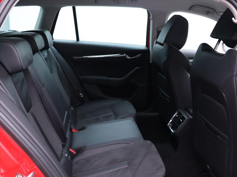 Škoda Octavia Scout 2,0 TDI 147kW 4x4 Tažné - fotka 11 z 32