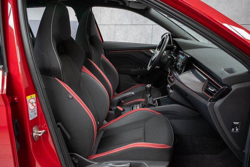 Škoda Kamiq 1.5 TSI MONTE CARLO*TAŽNÉ*ČR* - fotka 13 z 47