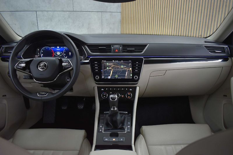Škoda Superb 2.0 TDI L&K*TAŽNÉ*DPH*ČR 1.MAJ - fotka 8 z 52