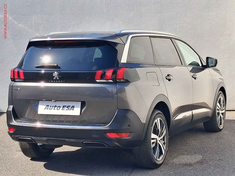 Peugeot 5008 (2017) 1.2 PT, Allure, navi, kamera - fotka 4 z 20