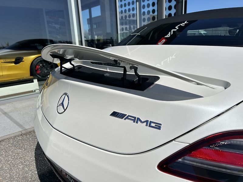 Mercedes-Benz SLS AMG 6.3 V8 Roadster - fotka 15 z 35