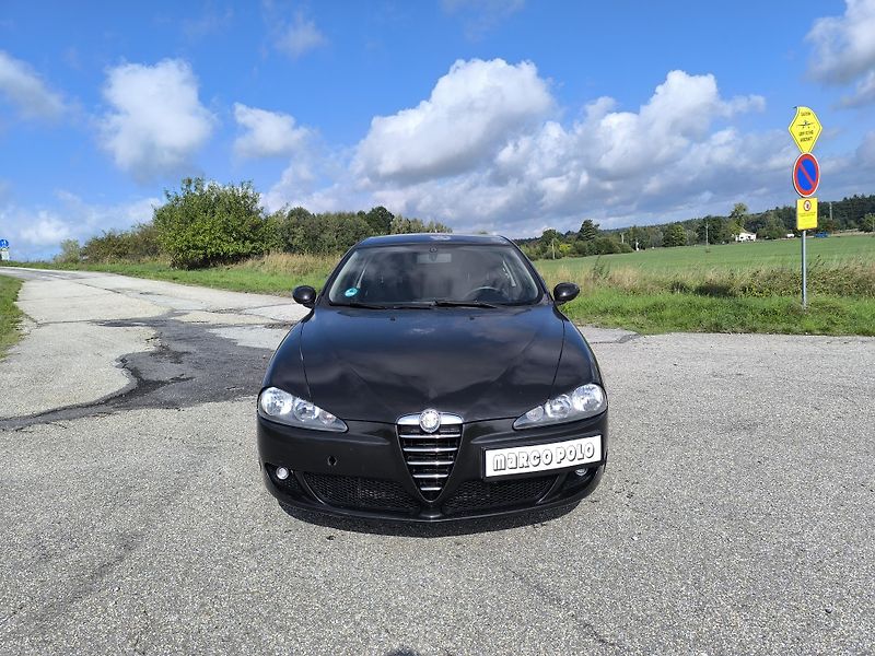 Alfa Romeo 147 (2006) 1.6 16V DOLOŽENÉ KM.NOVÁ STK - fotka 2 z 23