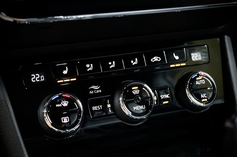 Škoda Superb 3 2.0 TSI 162 kW DSG Sportline - fotka 38 z 48