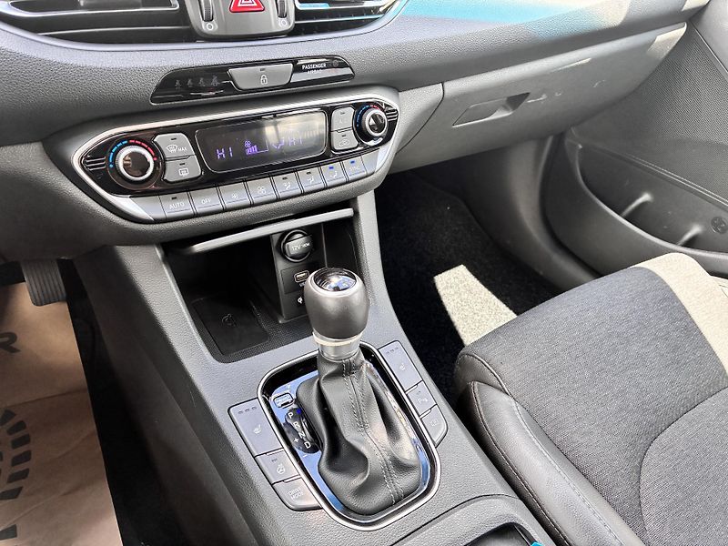 Hyundai i30 WG 1.5T-GDi 117kW DCT STYLE  - fotka 23 z 36