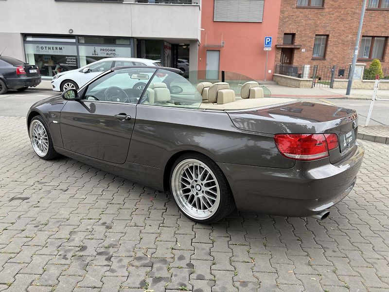 BMW Řada 3 320i cabrio e93 manuál - fotka 5 z 26