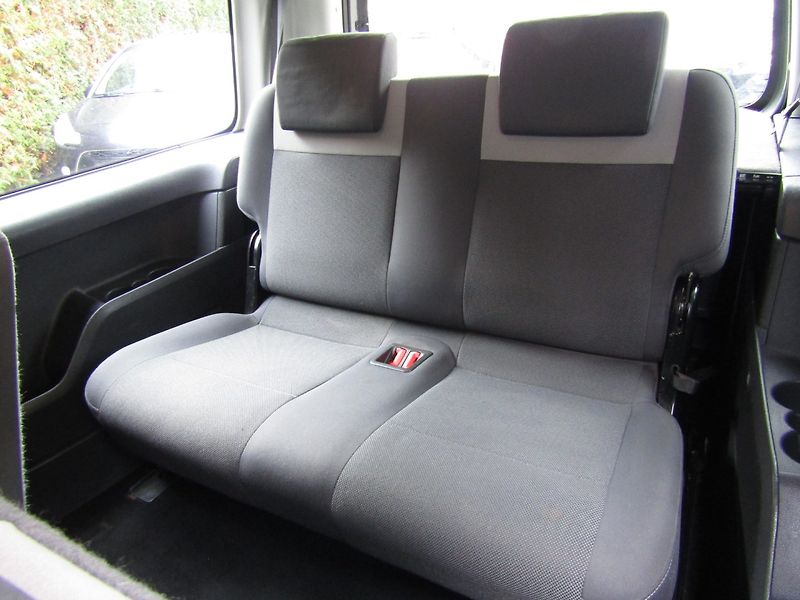 Volkswagen Caddy (2013) 1.6 TDI 75kW  7 MÍST - fotka 21 z 37