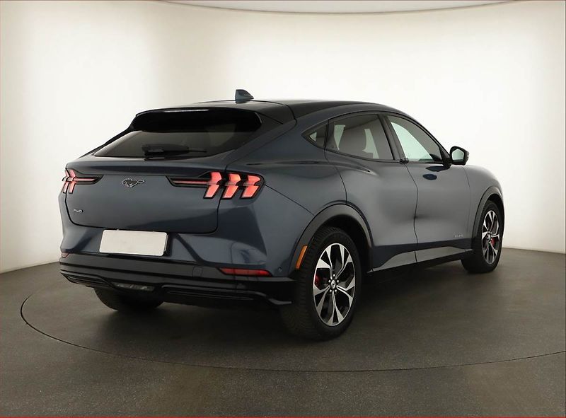 Ford Mustang Mach-E (2021) Standard Range AWD, SoH 95% - fotka 5 z 21