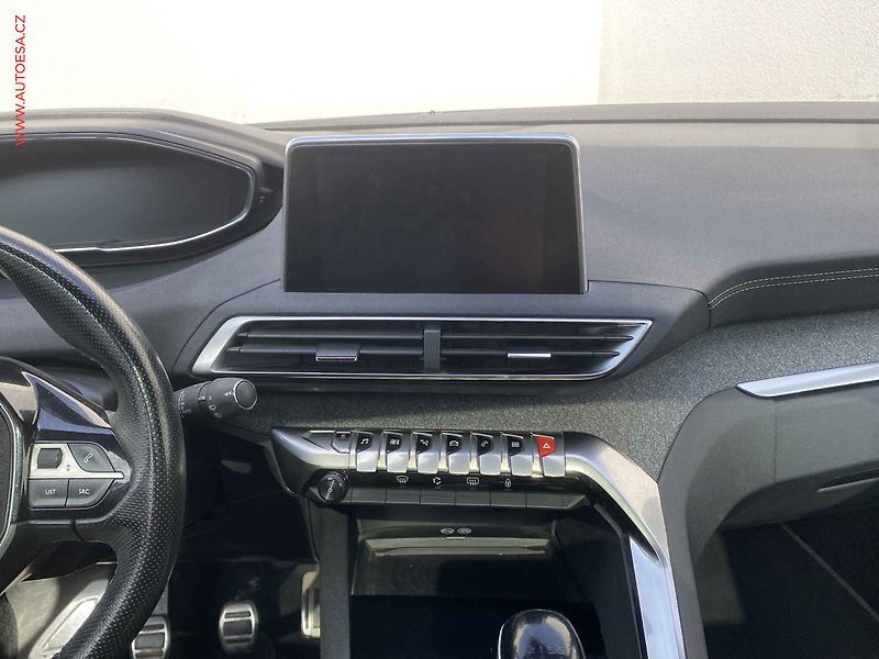 Peugeot 3008 (2018) 1.5 HDi, GT Line, LED, panor - fotka 12 z 18