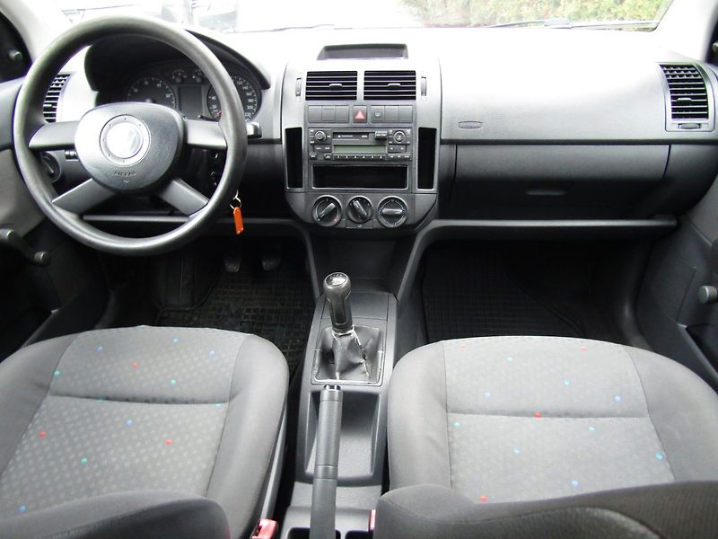 Volkswagen Polo (2005) 1.2i 40kW   CZ PŮVOD - fotka 15 z 31