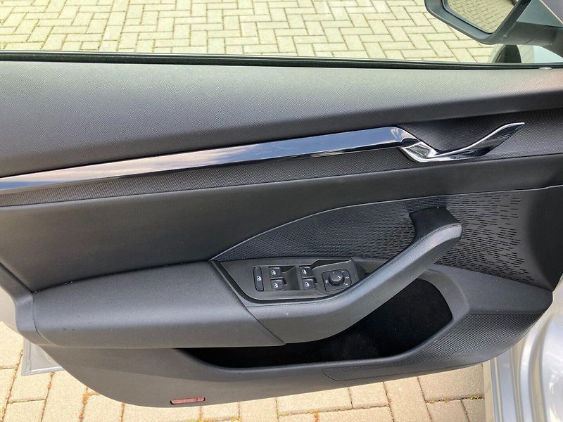 Škoda Octavia (2023) 2.0TDI 110kW DSG 4X4 EL.TZ - fotka 19 z 33