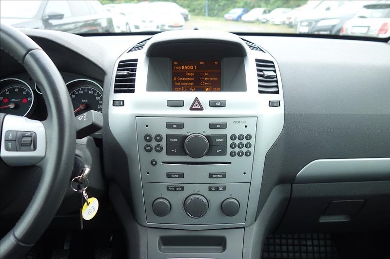 Opel Zafira 1,8 i 103KW,ČR,1 MAJ.,7 MÍST. - fotka 22 z 37