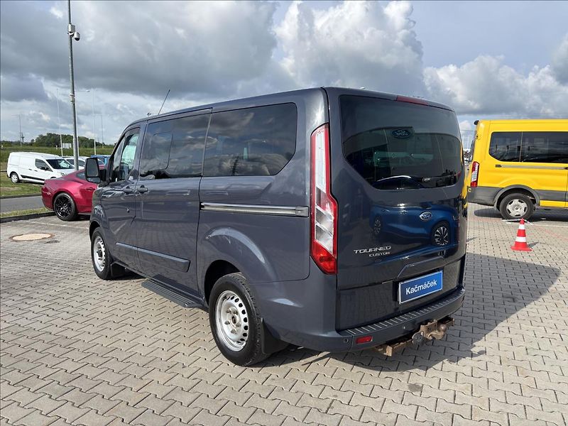 Ford Tourneo Custom 2,2 TDCi 92kW L1 - fotka 3 z 34