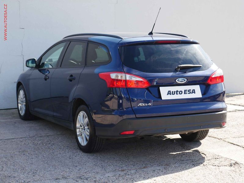 Ford Focus (2011) 1.6 TDCi, AC, park.asist - fotka 4 z 15