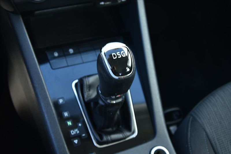 Škoda Octavia 1.8 TSI 132kW DSG STYLE LED ČR - fotka 20 z 23