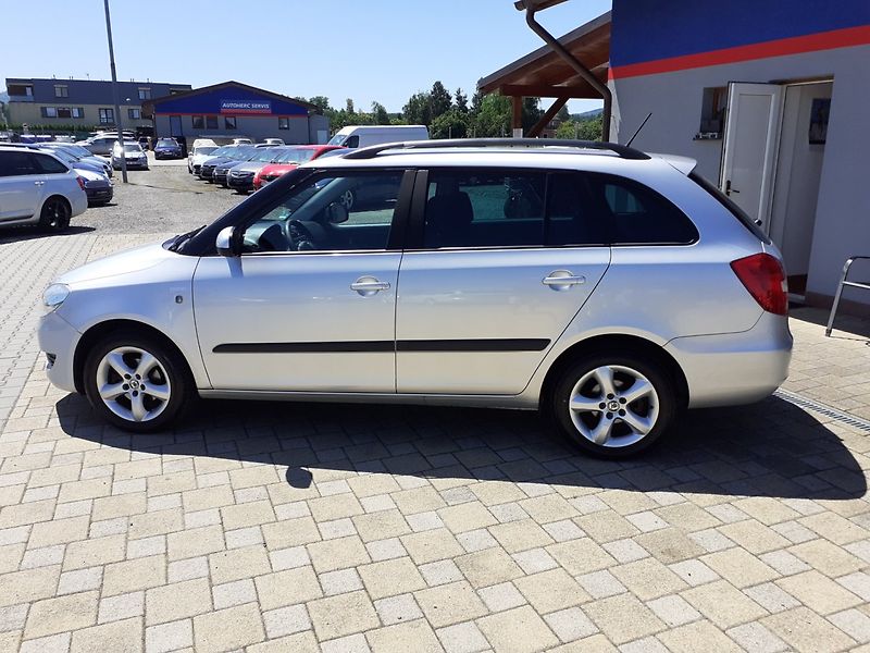 Škoda Fabia (2011) KOMBI 1.2 TSi AMBIENTE - fotka 6 z 27