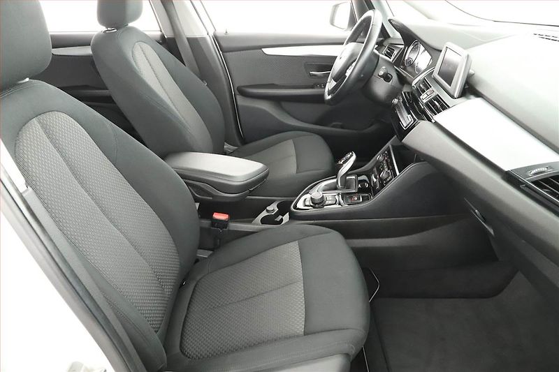 BMW Řada 2 (2018) 218i Gran Tourer, Automat - fotka 7 z 20