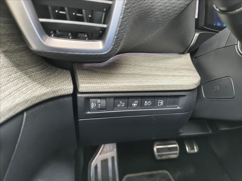 Citroën C5 X 1,6   SHINE Pack hybrid 225k - fotka 20 z 29