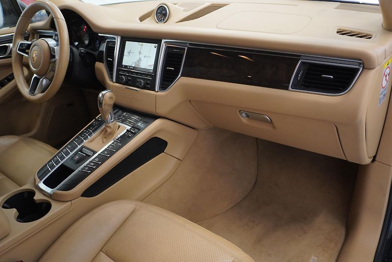 Porsche Macan 3.0i AWD PDK7 - fotka 24 z 27