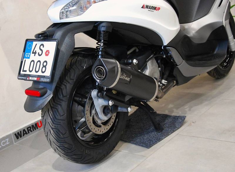 Piaggio Beverly 350 (2015) ABS + ASR - fotka 7 z 22