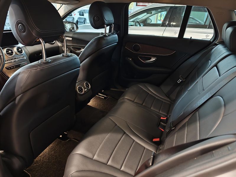 Mercedes-Benz Třídy C 220 d Avantgarde kombi - fotka 11 z 31