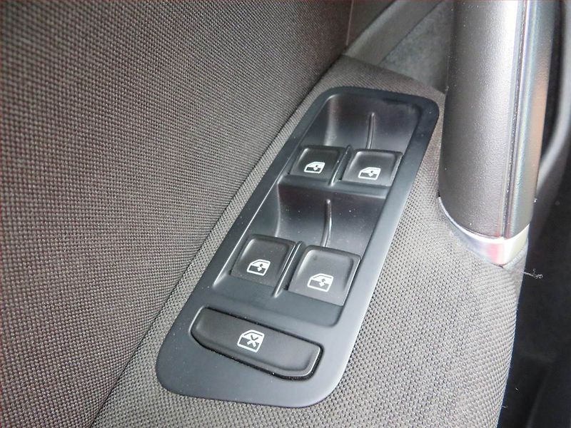 Volkswagen Golf (2016) 1.6 TDI, Automat, Serv.kniha - fotka 17 z 17