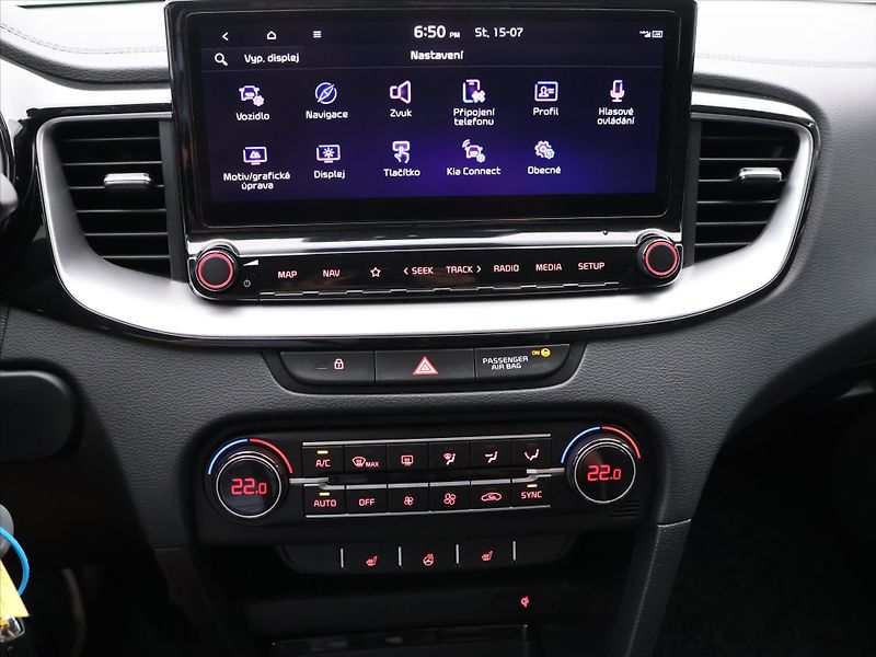 Kia XCeed 1,5 T-GDI 117kW Exclusive DPH - fotka 24 z 34