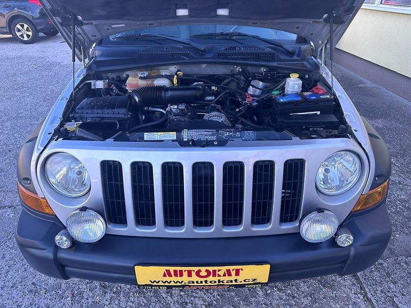 Jeep Cherokee (2005) Renegade 3.7i 4x4/Tažné - fotka 22 z 29