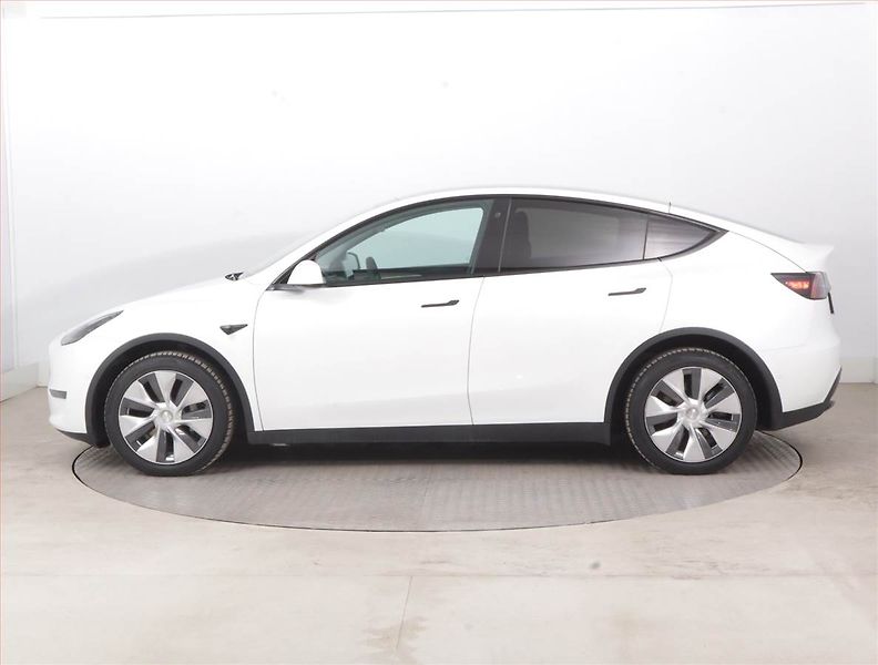 Tesla Model Y (2022) Long Range AWD 79kWh, SoH 91% - fotka 3 z 22