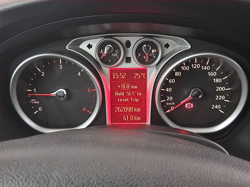 Ford Focus (2008) 1.8 TDCi, nová STK, rezervace - fotka 11 z 18