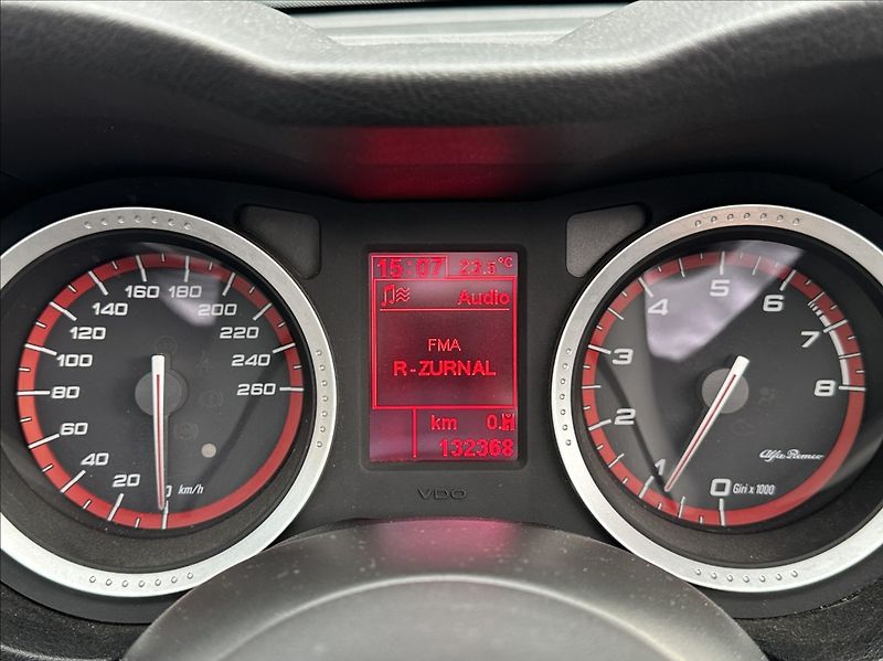 Alfa Romeo Spider 2,2 JTS 185PS  Exclusive - fotka 38 z 48