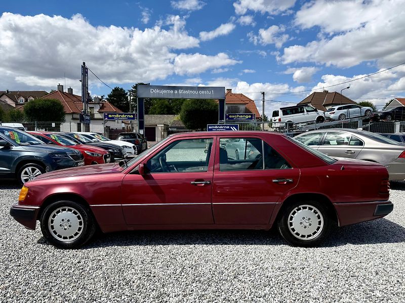 Mercedes-Benz 124 300 D 83kW ČR - fotka 8 z 17