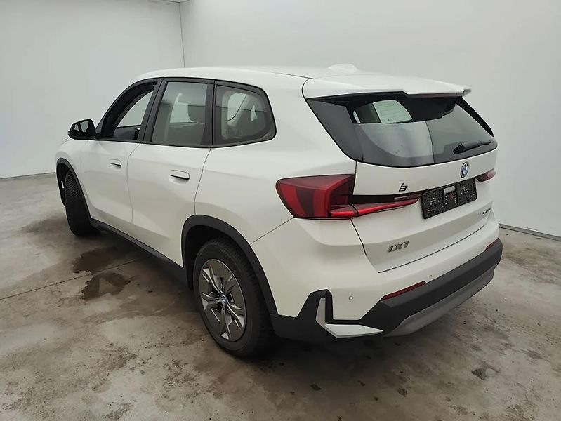BMW iX1 (2023) xDrive30 - fotka 5 z 12