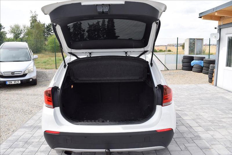 BMW X1 2,0 d 105KW 4X4 TAŽNÉ ALU - fotka 25 z 46